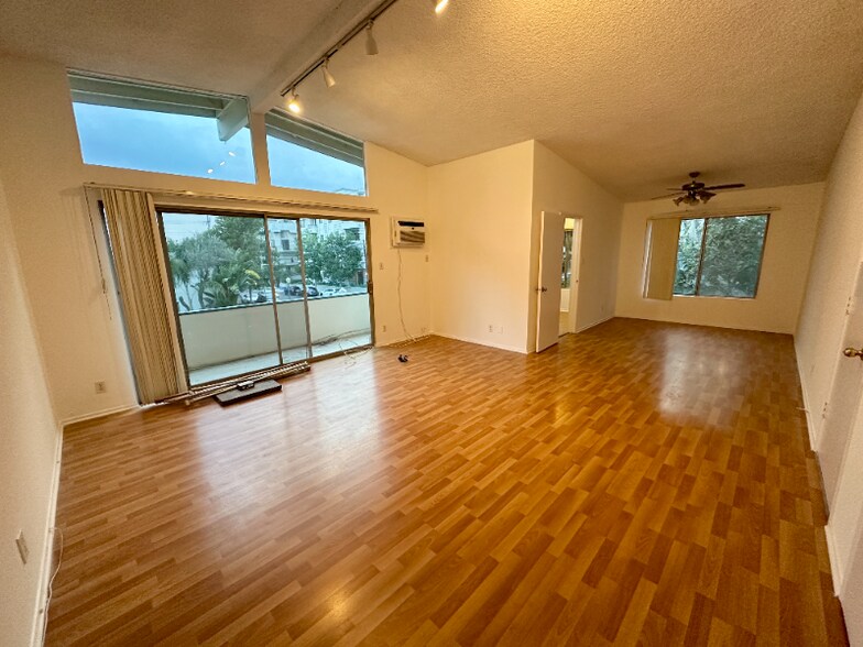 Building Photo - 10676 Missouri Ave