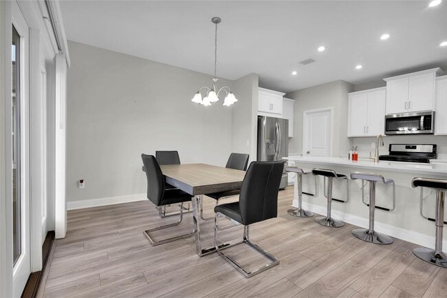 Building Photo - 13124 Holsinger Blvd