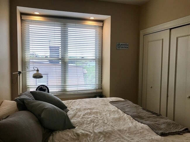 Building Photo - 360-362 Dorchester Street Unit 3