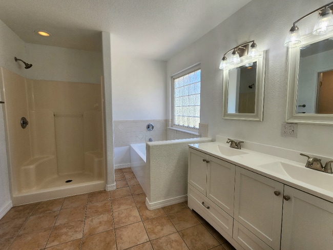 Building Photo - 2202 Cowhand Pl