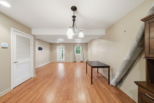 Building Photo - 6355 New Market Way