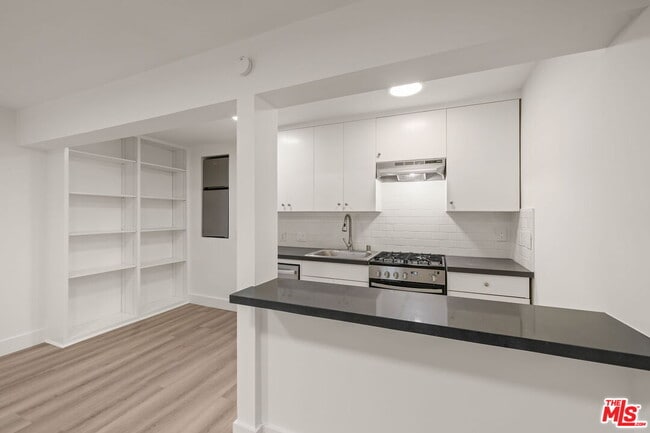 Building Photo - 6821 E Ocean Blvd