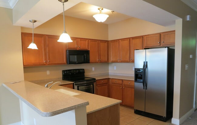 Building Photo - Luxury 3BR/2BA River Towne Condo - Available for FALL 2026 Only $2400/month!