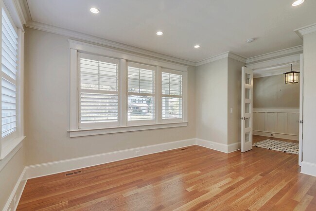Building Photo - 5br Bethesda Home for Rent