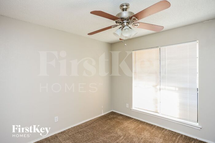 Building Photo - 5105 Barcelona Dr