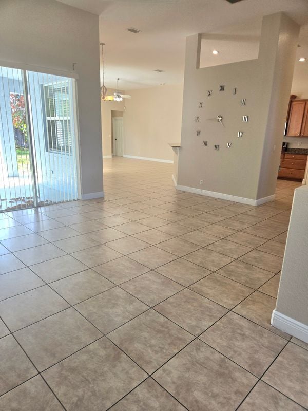 Building Photo - 2472 SW Valnera St