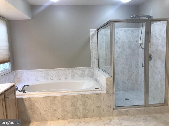 Building Photo - 1406 Ingleside Ave