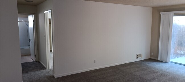 Building Photo - 1648 Hollenbeck Ave