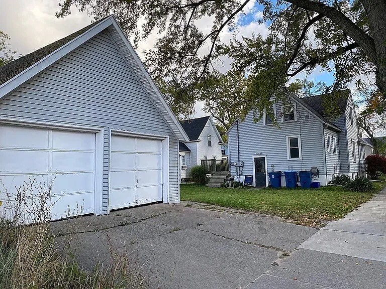 Garage - 1403 Columbus Ave