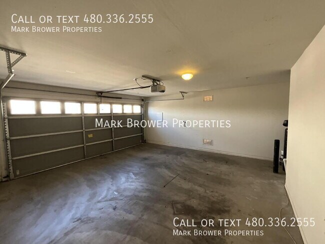 Building Photo - 2751 E Bart St