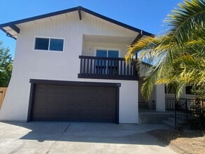 Building Photo - RECENTLY RENOVATED 4 BED, 2.5 BATH HOME ON CORNER LOT