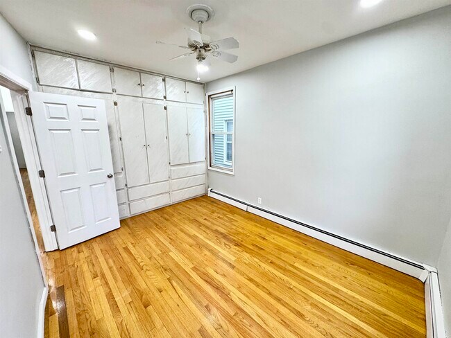 Building Photo - 272 Winfield Ave