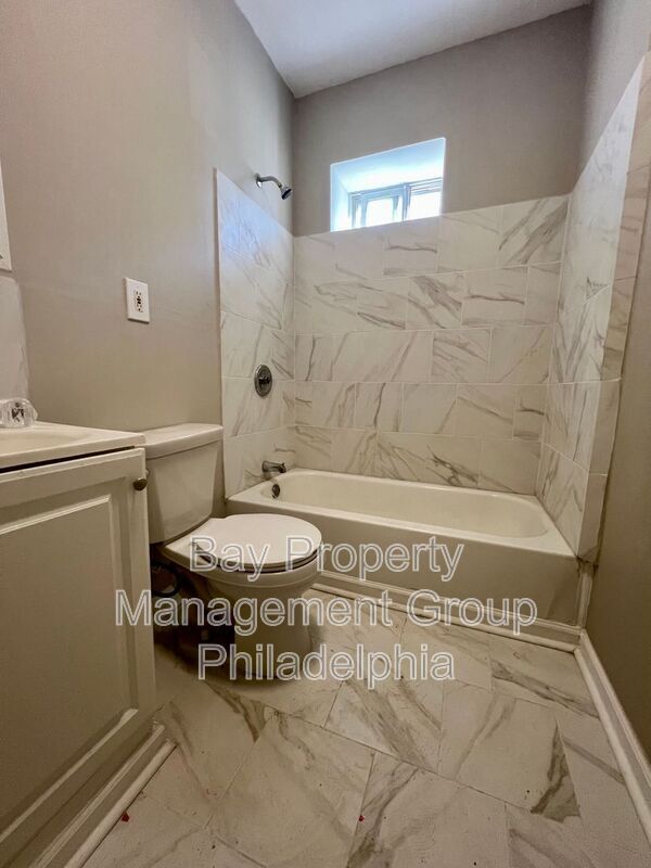 Building Photo - 2419 S 62nd St