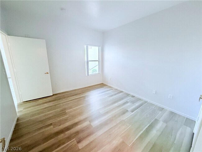 Building Photo - 7255 W Sunset Rd