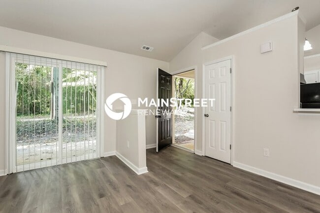 Building Photo - 3 Bedroom Pet-Friendly Home in GREENSBORO, NC with Main Street Renewal