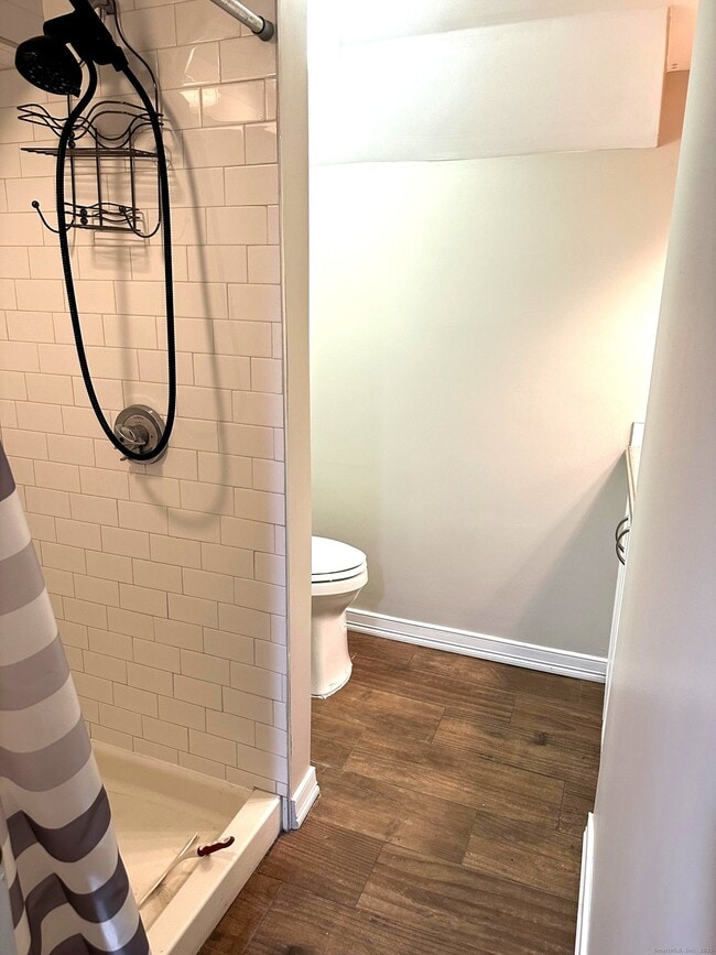 Building Photo - 11 Mead Ln