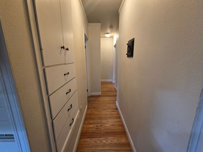 Building Photo - Large Beautiful South Hill Home! Available...