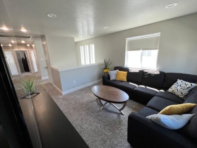 Building Photo - 465 N 30