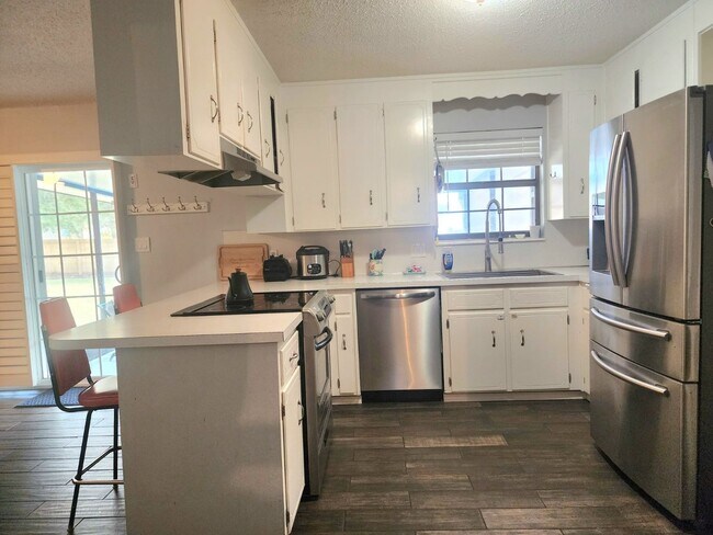 Building Photo - Charming Home with Pool & Prime Location!