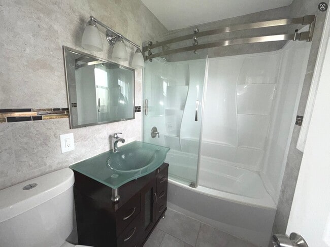 Building Photo - 595 Aberdeen St