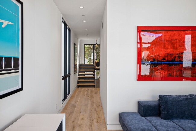 Building Photo - 124 15th Pl