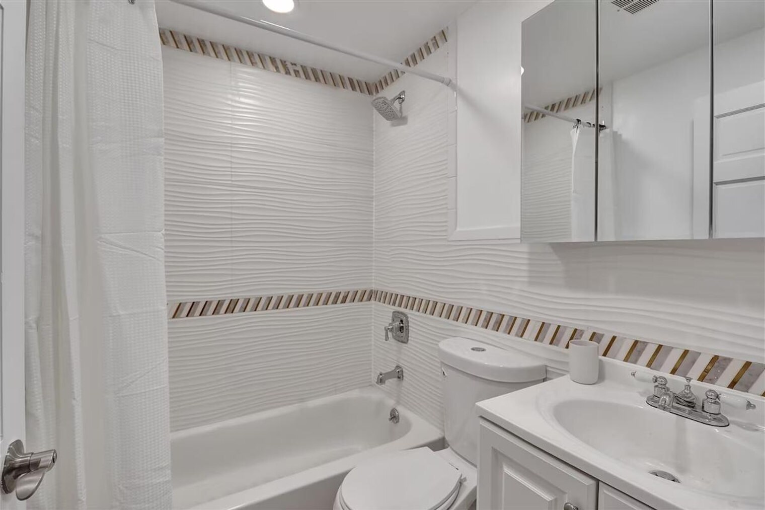 Building Photo - 1830 3rd Ave