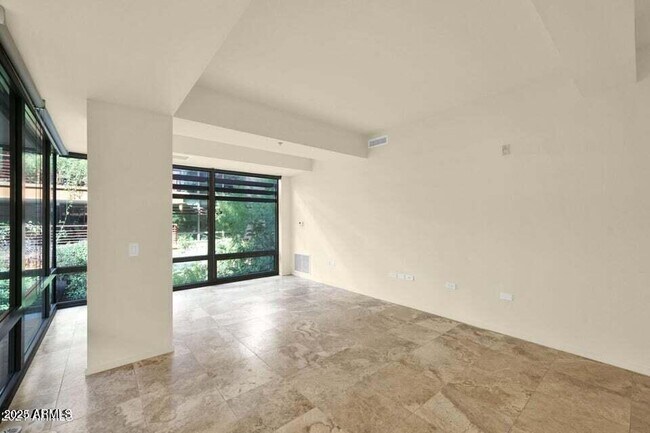 Building Photo - 7121 E Rancho Vista Dr