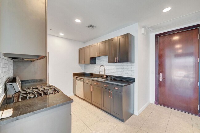 Building Photo - Panorama Towers Unit 602