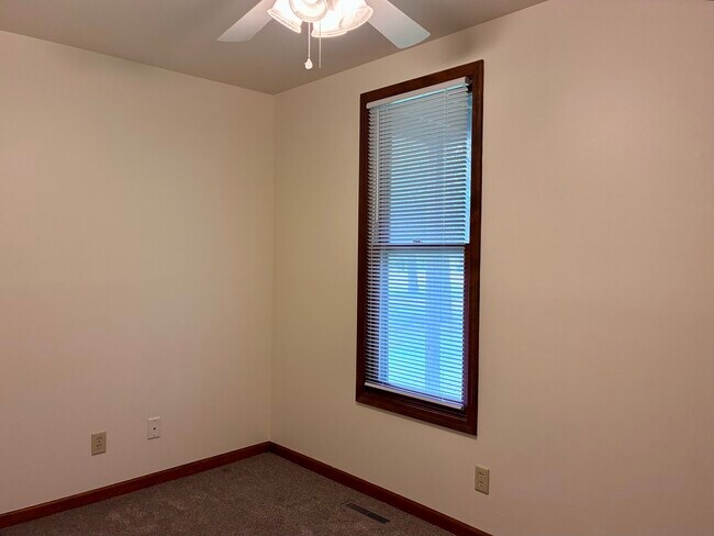 Building Photo - 1330 N Main St