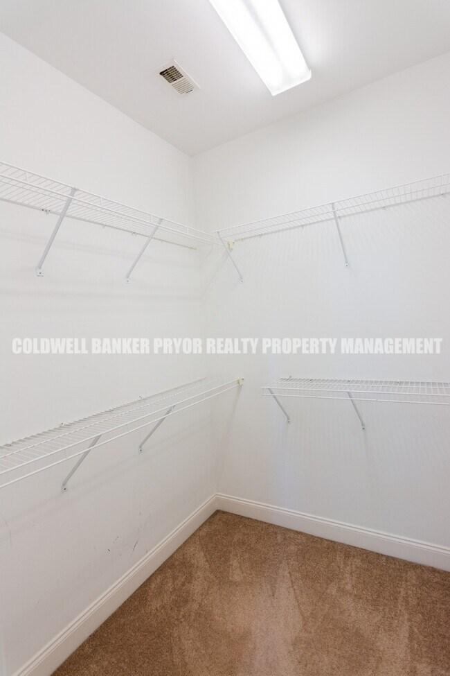 Building Photo - 1601 Bush Rd