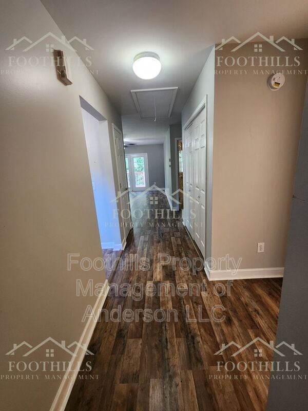 Building Photo - 613 N Pointe Creek