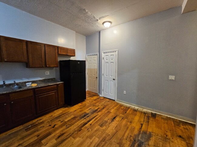Building Photo - 782 Hallett St
