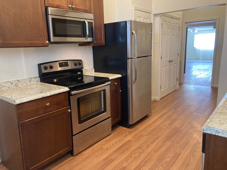 kitchen - 6644 Gravois Ave