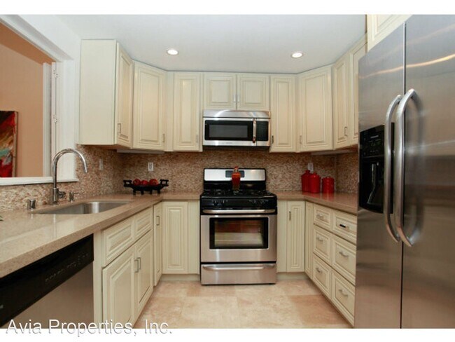 Building Photo - 2 br, 2.5 bath House - 33 Crown Circle