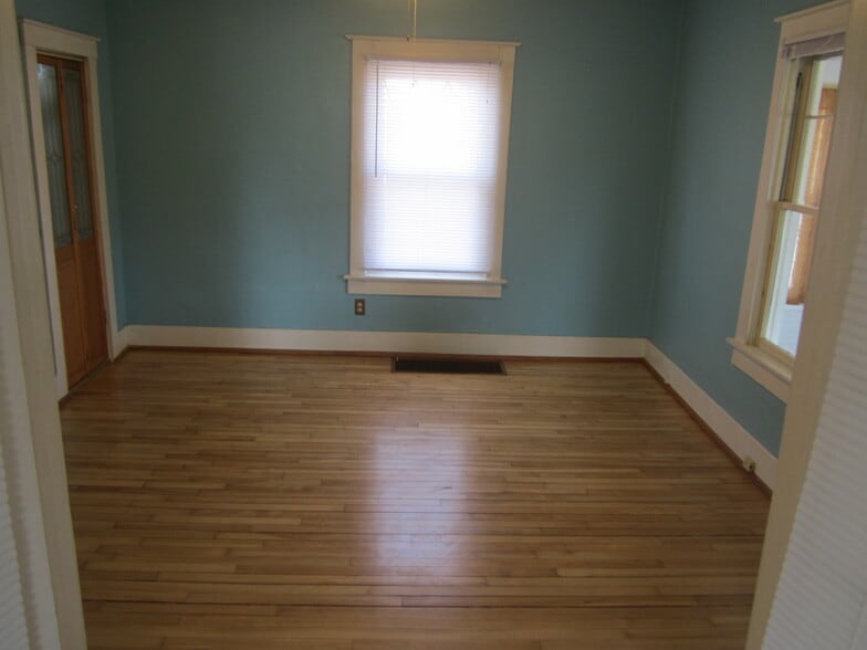 Building Photo - 2330 Starr Ave