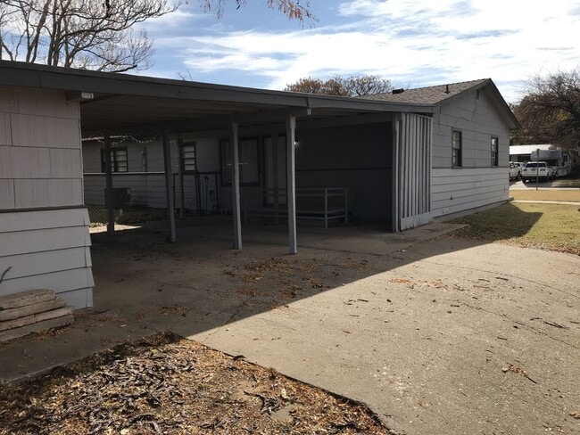 Building Photo - Pre Leasing for fall 2026! 3/2 in Medical District!