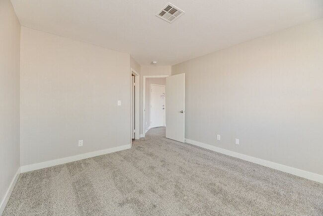 Building Photo - 390 Lombardy Cir