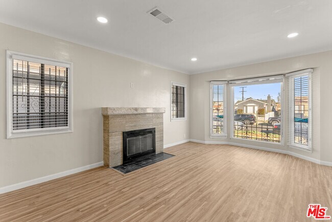 Building Photo - 8905 S Wilton Pl