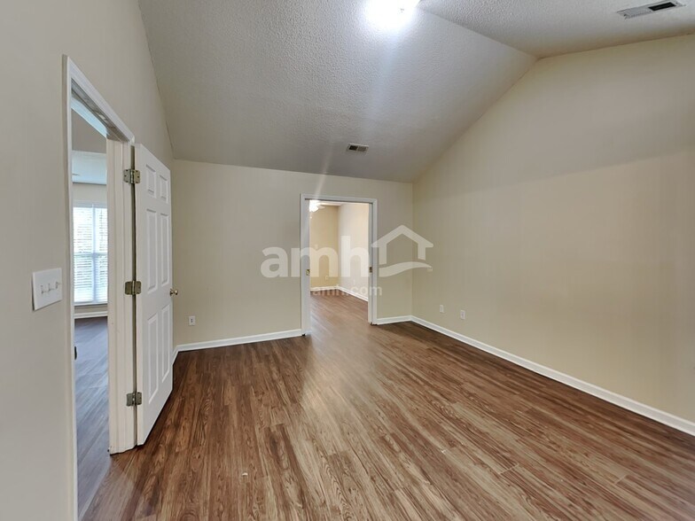 Building Photo - 4902 Hunters Bluff Dr