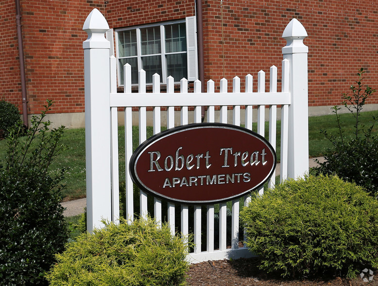 Primary Photo - Robert Treat Apartments