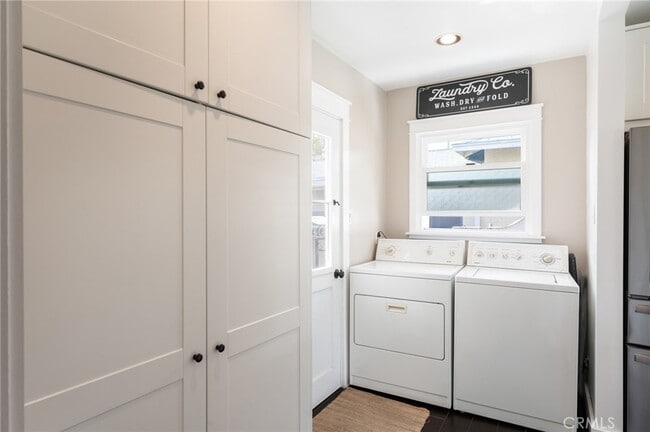 Building Photo - 4637 Hackett Ave