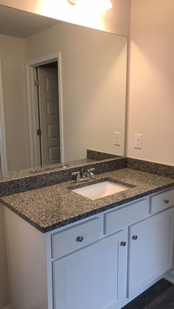 Building Photo - NEWISH 4 Bedroom Single Family Home in Ellenwood!