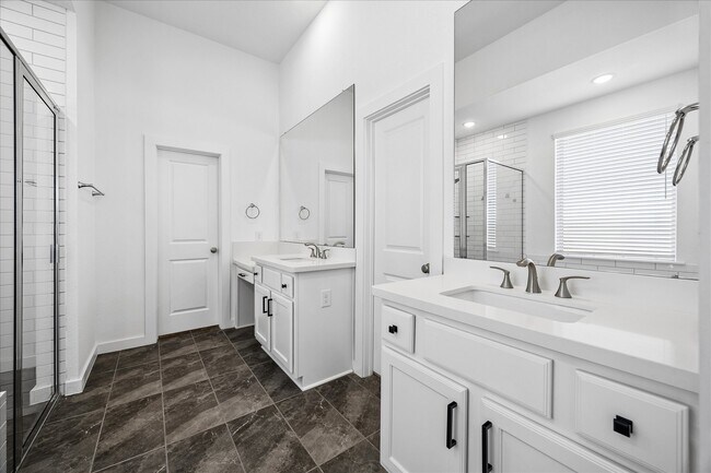 Building Photo - 15823 Bird of Paradise Dr