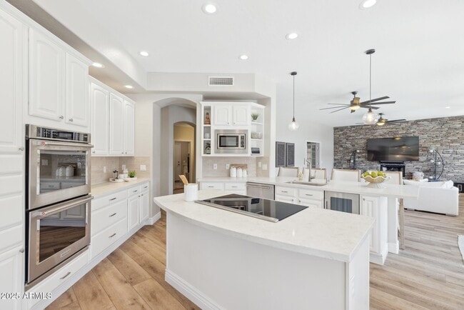 Building Photo - 1321 W Shellfish Dr
