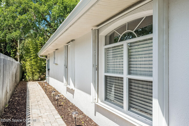 Building Photo - 210 Heron Dr