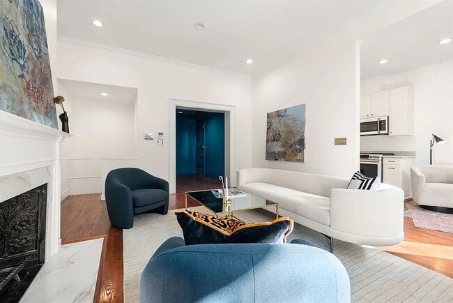 Building Photo - large One bedroom with three sizable closets and full windows facing the private, fenced-in backy...