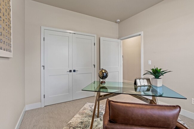 Building Photo - West Valley Luxury Townhome