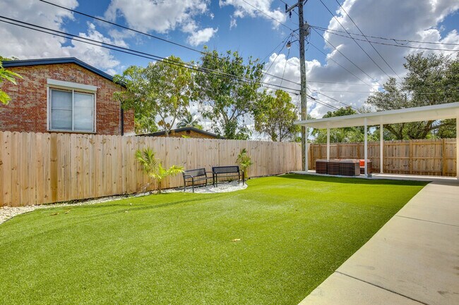 Building Photo - 2601 NW 15th Ct