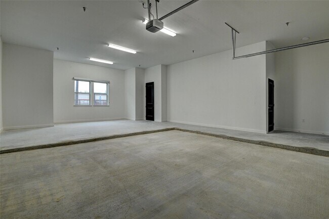 Building Photo - 6400 Washington St