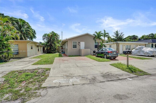 Primary Photo - 5606 Hayes St
